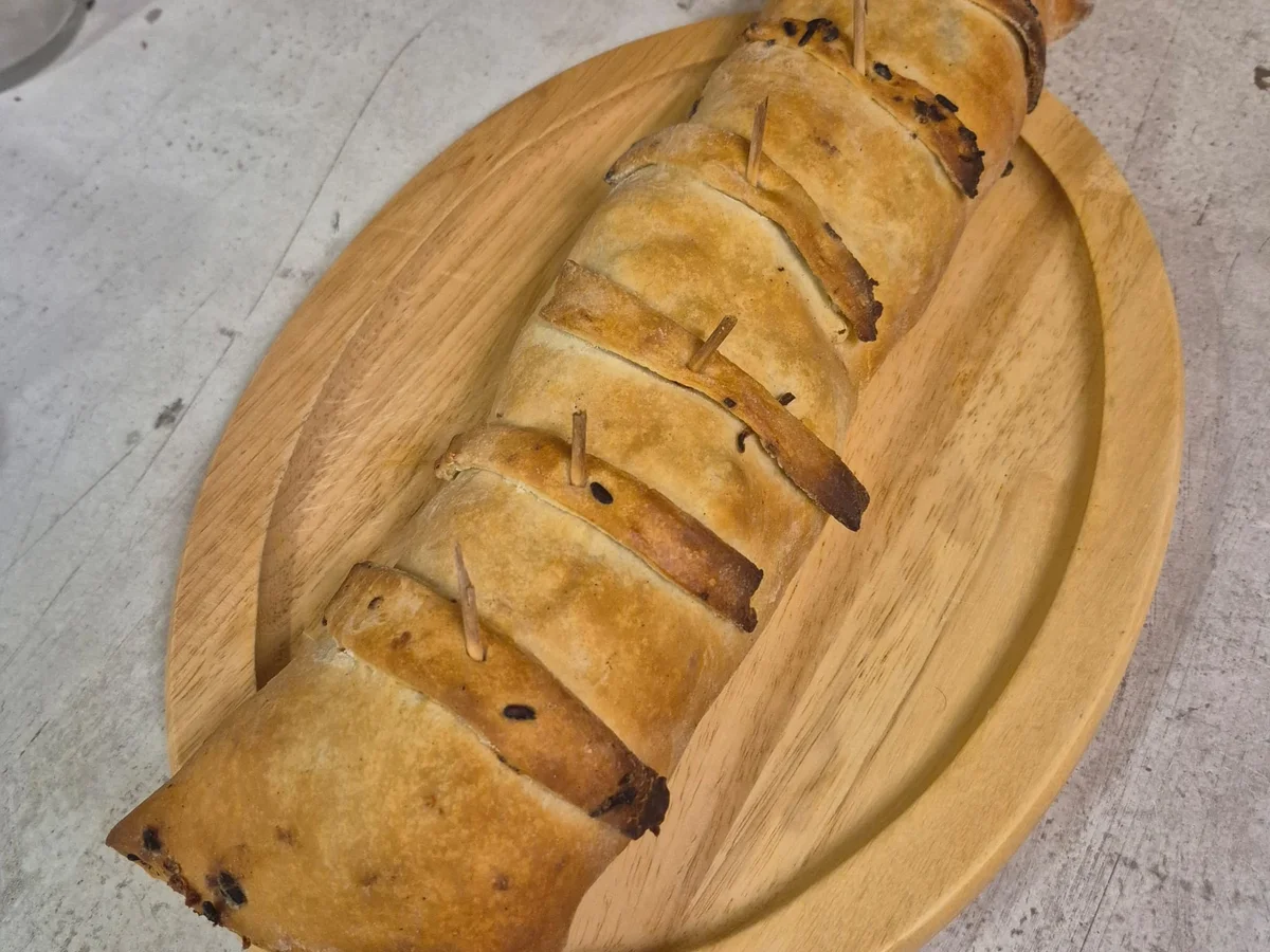 Schwarzer Zauberstrudel mit leichtem Coleslaw - Rezept - Bild Nr. 17586