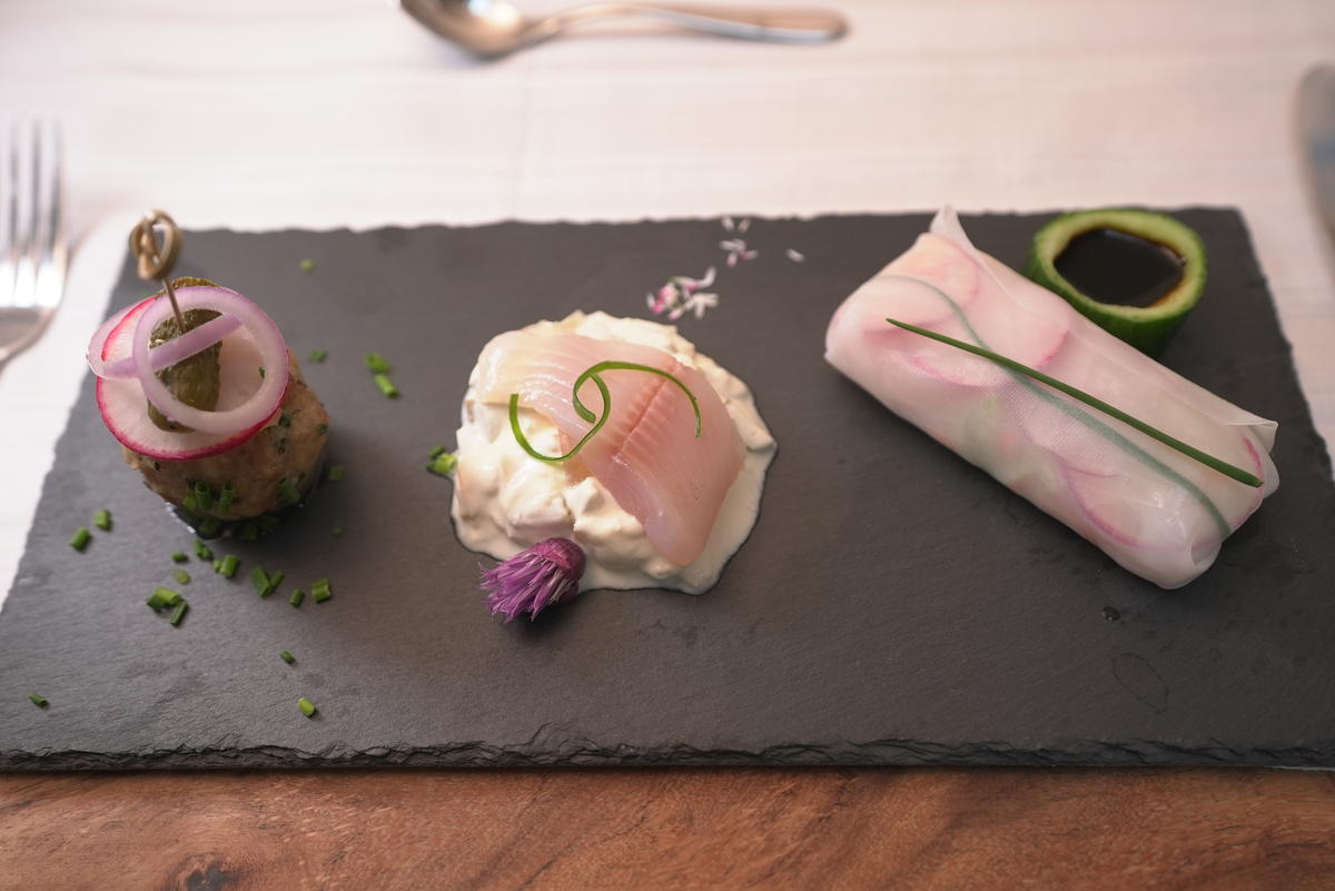 Rezept: Brezenknödelspieß, Matjes Hausfrauenart & Bayrische Summer Roll Bild Nr. 17574 Brezenknödelspieß, Matjes Hausfrauenart & Bayrische Summer Roll - Rezept - Bild Nr. 17574