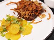 Lendenbraten mit Kartoffelscheiben und ungarischem Gurkensalat - Rezept - Bild Nr. 17574