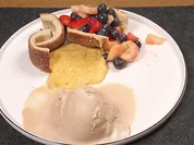 Baumstriezel mit Vanillesoße, Eis & Obst - Rezept - Bild Nr. 2