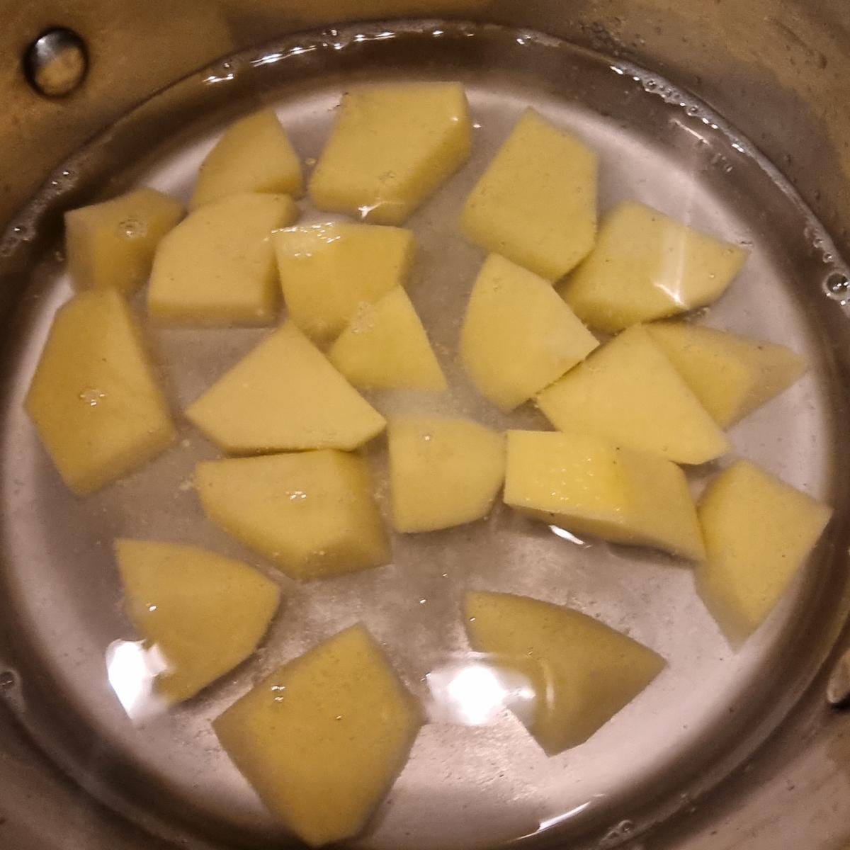 Spaghetti mit Hackbällchen in Tomatensauce - Rezept - Bild Nr. 17575