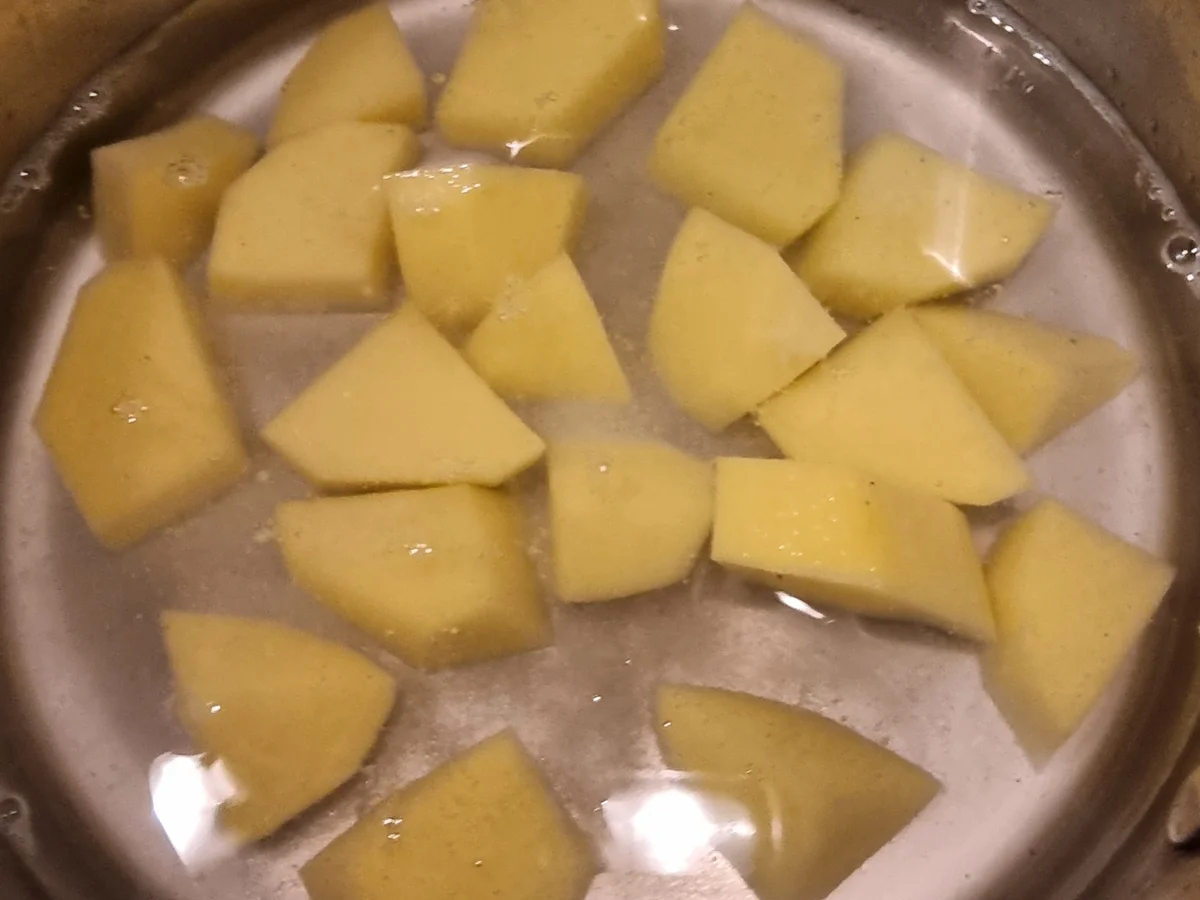 Spaghetti mit Hackbällchen in Tomatensauce - Rezept - Bild Nr. 17575