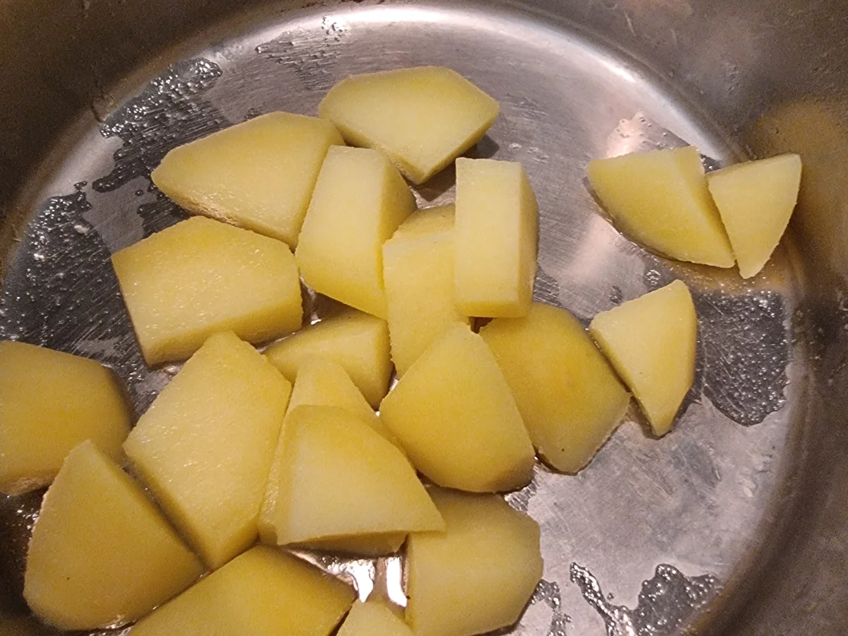 Spaghetti mit Hackbällchen in Tomatensauce - Rezept - Bild Nr. 17576