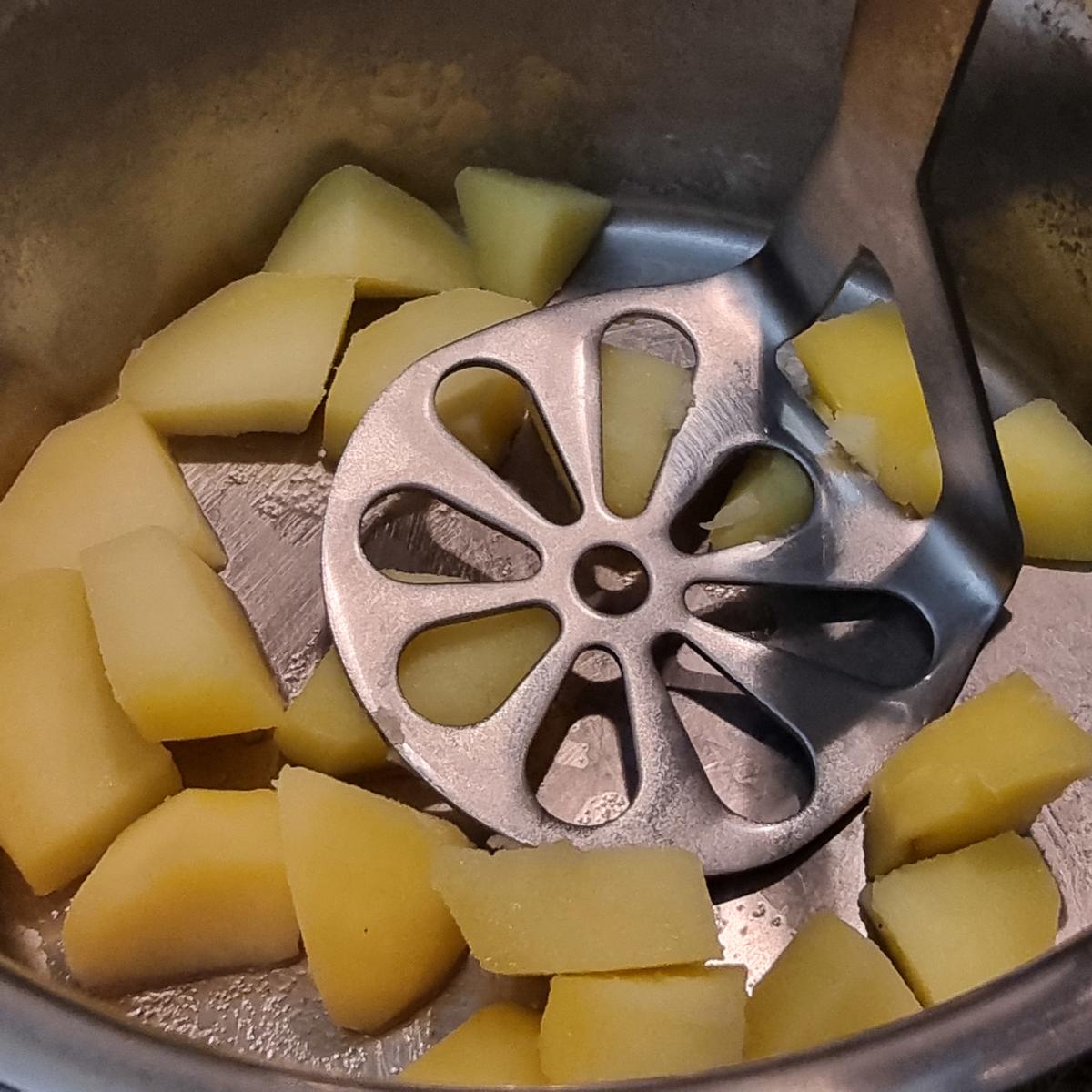 Spaghetti mit Hackbällchen in Tomatensauce - Rezept - Bild Nr. 17577