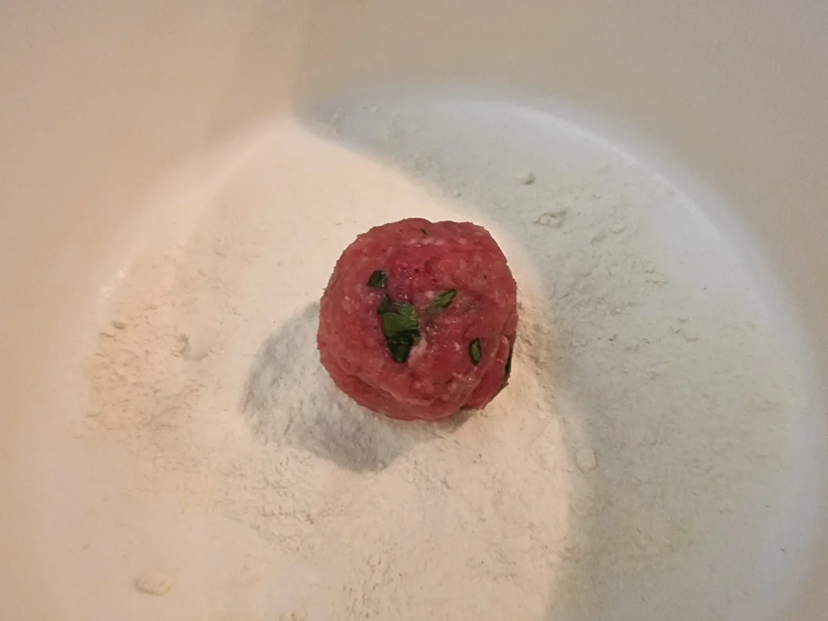 Spaghetti mit Hackbällchen in Tomatensauce - Rezept - Bild Nr. 17583