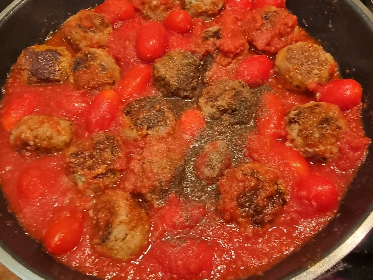 Spaghetti mit Hackbällchen in Tomatensauce - Rezept - Bild Nr. 17588