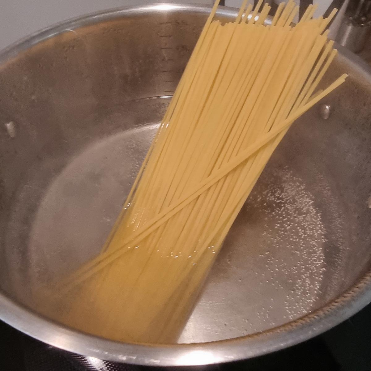 Spaghetti mit Hackbällchen in Tomatensauce - Rezept - Bild Nr. 17590
