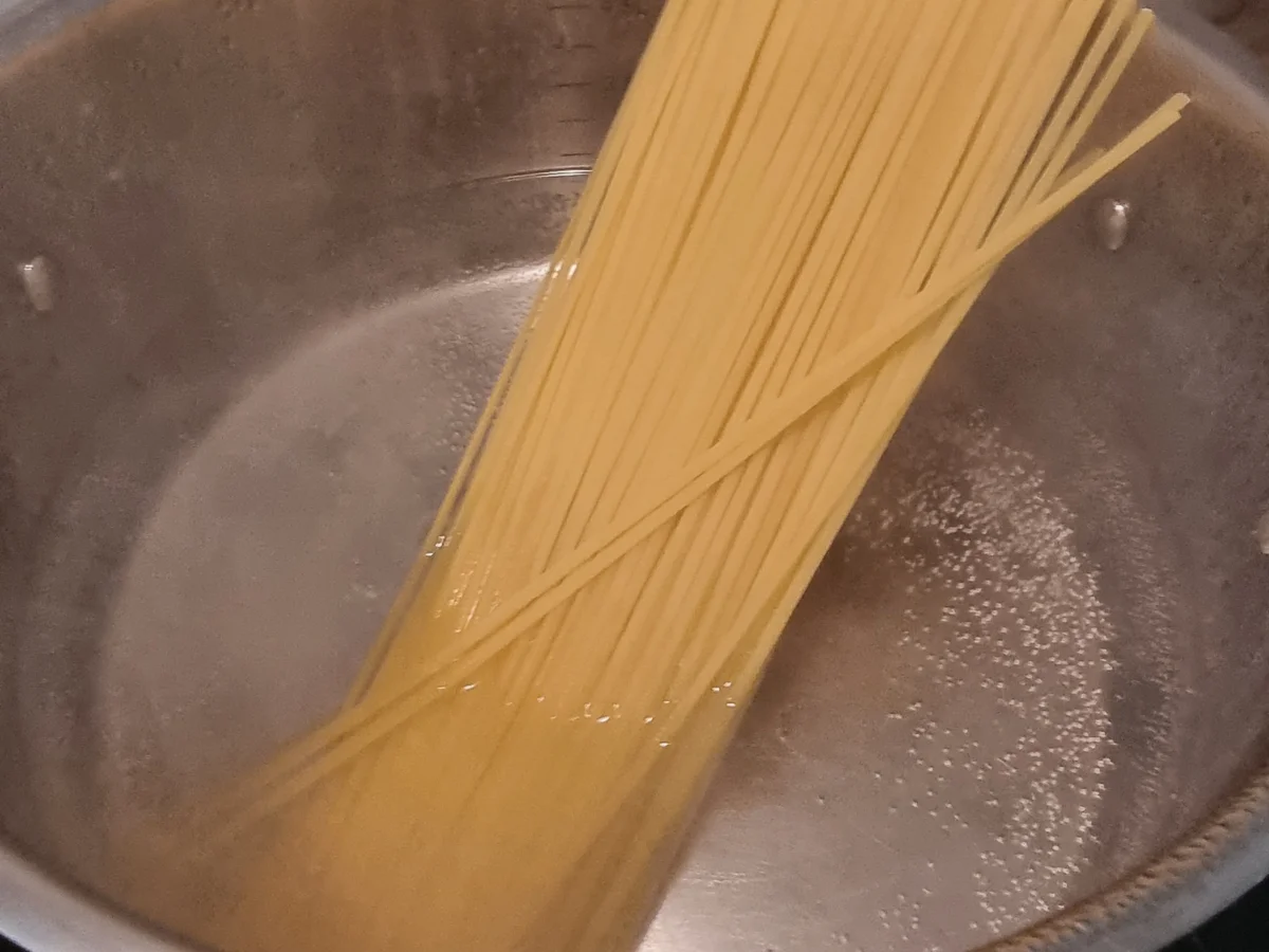 Spaghetti mit Hackbällchen in Tomatensauce - Rezept - Bild Nr. 17590