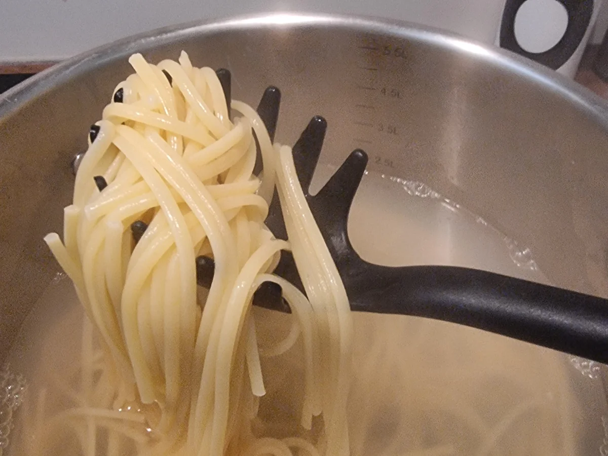 Spaghetti mit Hackbällchen in Tomatensauce - Rezept - Bild Nr. 17592