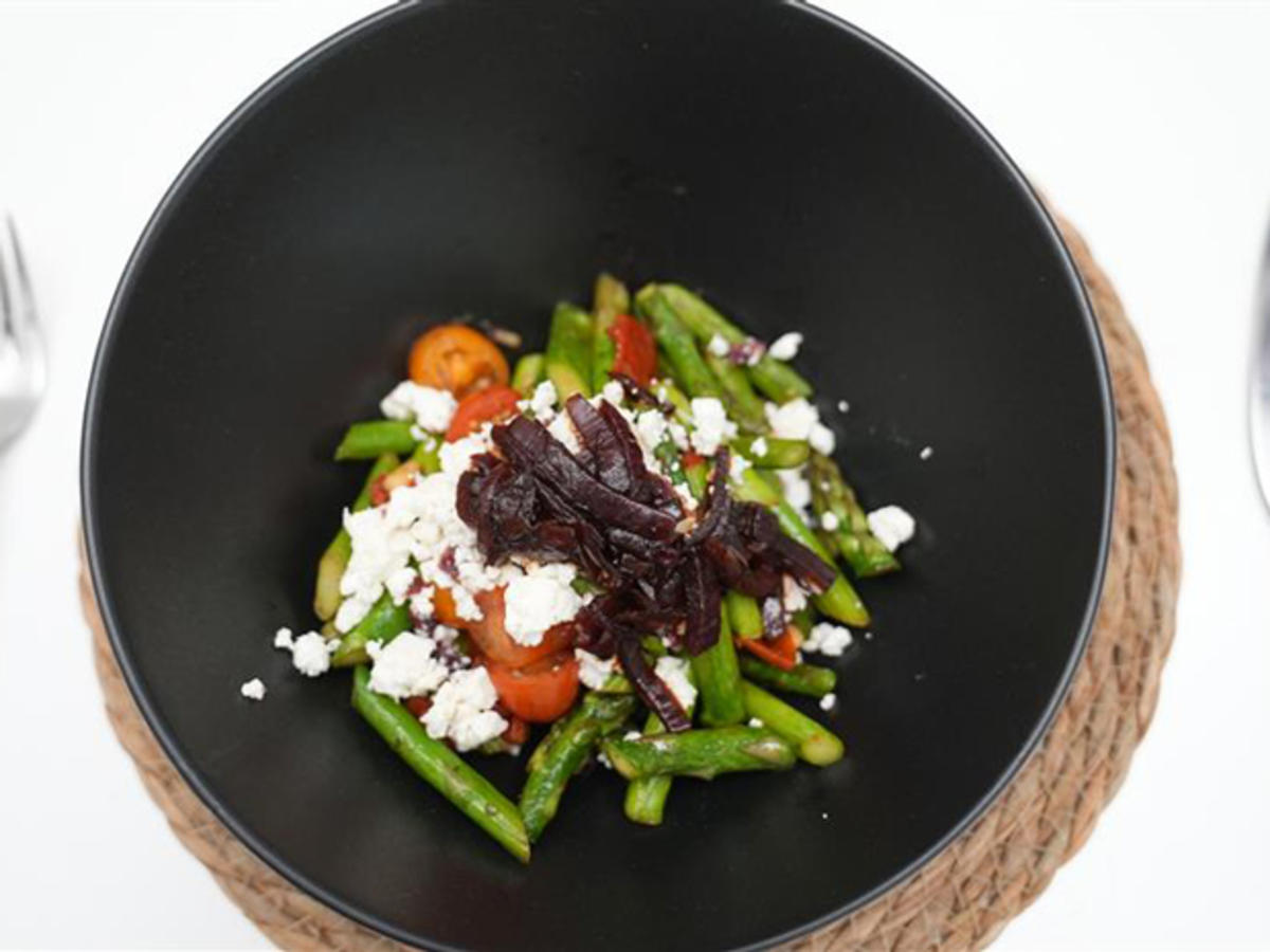 Spargelsalat mit Schafskäse und Zwiebeln - Rezept - Bild Nr. 2
