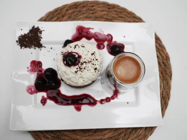 Schokoladenkuchen: Kirsche küsst Kakao - Rezept - Bild Nr. 2