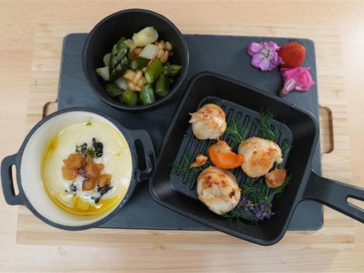 Rezept: Kaiserliches Dreierlei aus Spargelsalat, Jakobsmuscheln und Spargelcremesuppe Bild Nr. 17576 Kaiserliches Dreierlei aus Spargelsalat, Jakobsmuscheln und Spargelcremesuppe - Rezept - Bild Nr. 17576