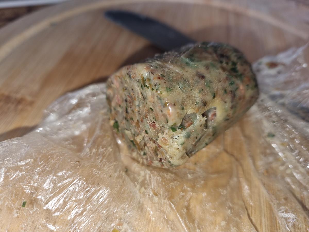 Bacon-Zwiebel- Kräuter-Nussbutter - Rezept - Bild Nr. 17581