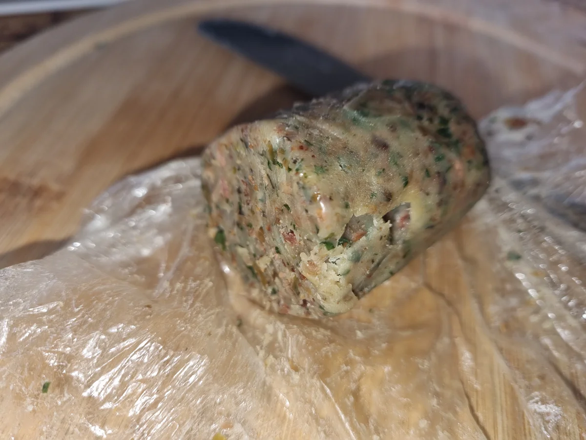 Rezept: Bacon-Zwiebel- Kräuter-Nussbutter Bild Nr. 17581 Bacon-Zwiebel- Kräuter-Nussbutter - Rezept - Bild Nr. 17581