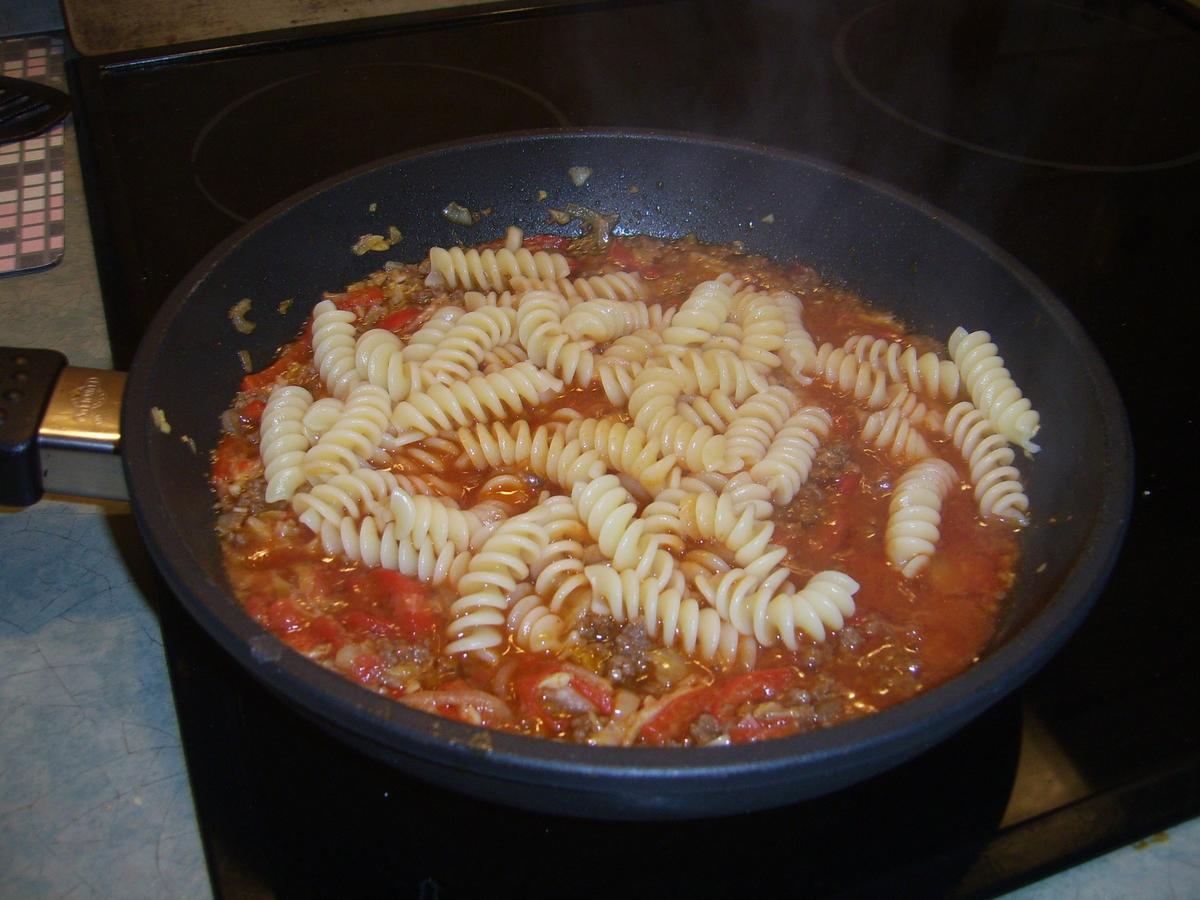 Rezept: Chinakohl mit Paprika und Spiralnudeln Bild Nr. 17593 Chinakohl mit Paprika und Spiralnudeln - Rezept - Bild Nr. 17593