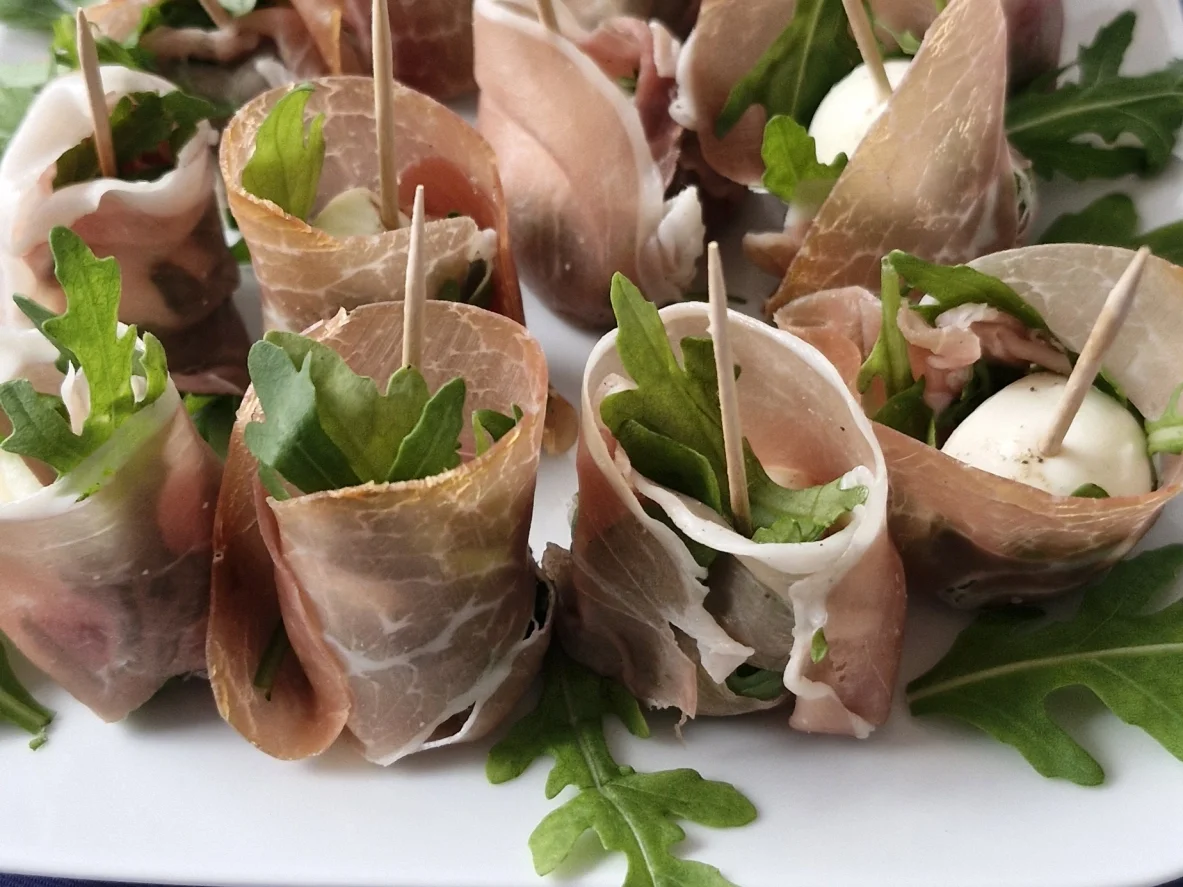 Aperohäppchen mit Parma -  Schinken und Mozzarella - Mini - Rezept - Bild Nr. 2