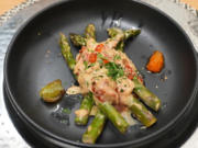 Grüner Ofen-Spargel mit Tomaten und Tahini-Dressing, getoppt mit gerösteten Haselnüssen - Rezept - Bild Nr. 17597