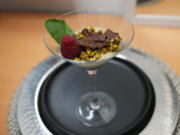 Pistazien-Panna-Cotta mit Himbeerspiegel & Schoko-Gitter - Rezept - Bild Nr. 2