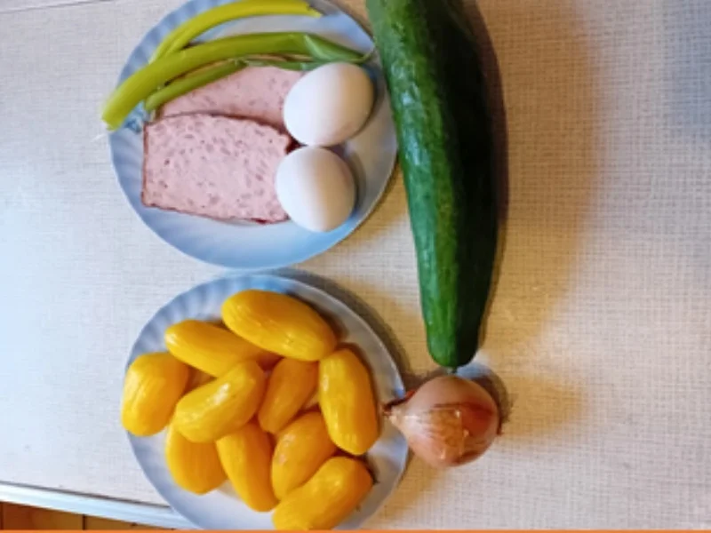 Bratkartoffeln mit Leberkäse, Spiegelei und Gurkensalat - Rezept - Bild Nr. 3