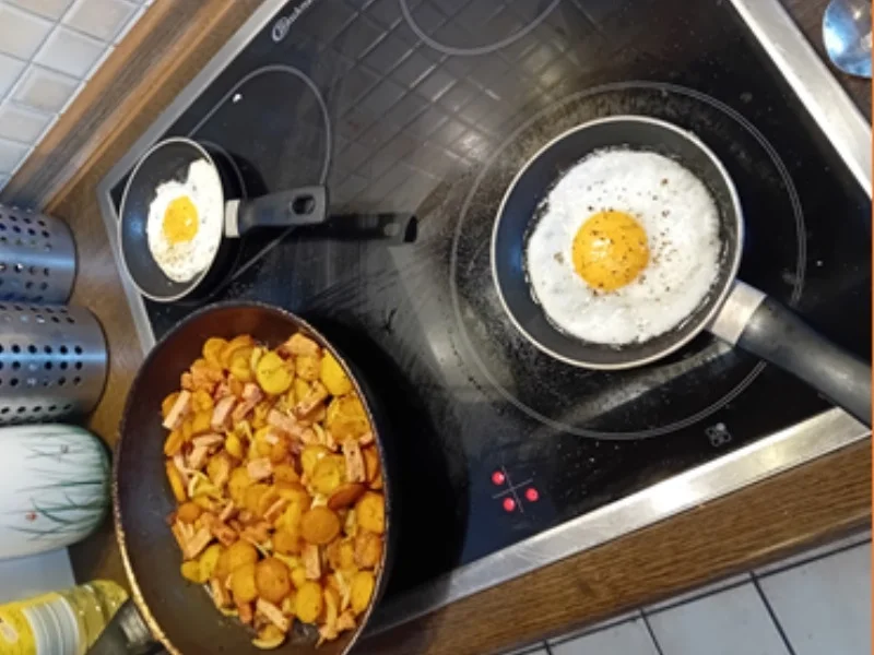 Bratkartoffeln mit Leberkäse, Spiegelei und Gurkensalat - Rezept - Bild Nr. 8