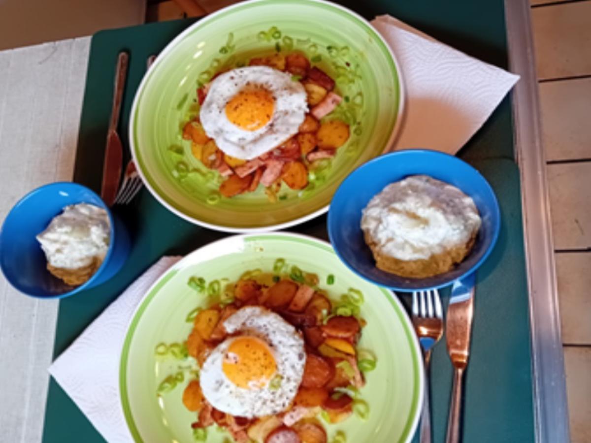 Bratkartoffeln mit Leberkäse, Spiegelei und Gurkensalat - schnell ...