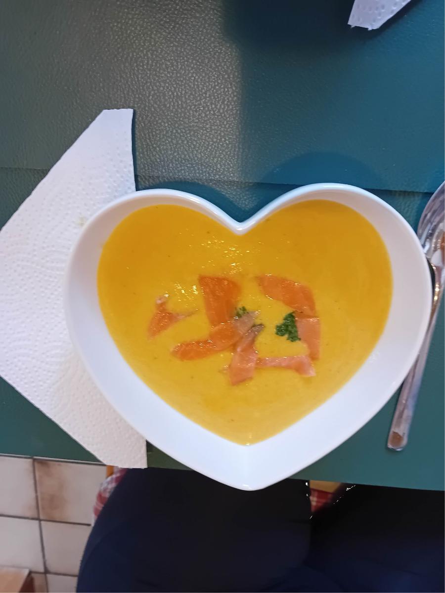 Zwiebelcremesuppe mit Räucherlachs - Rezept - Bild Nr. 2