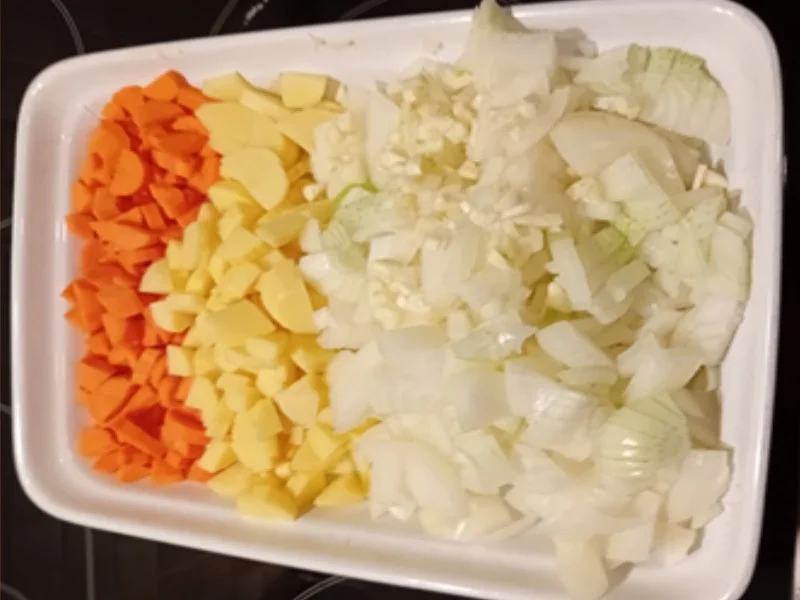 Rezept: Zwiebelcremesuppe mit Räucherlachs Bild Nr. 4 Zwiebelcremesuppe mit Räucherlachs - Rezept - Bild Nr. 4