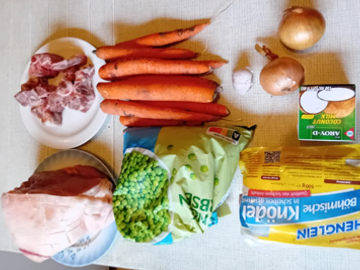 Rezept: Krusten-Schweinebraten mit Sauce, Erbsen-Möhren-Gemüse und Böhmischen Knödeln Bild Nr. 17606 Krusten-Schweinebraten mit Sauce, Erbsen-Möhren-Gemüse und Böhmischen Knödeln - Rezept - Bild Nr. 17606
