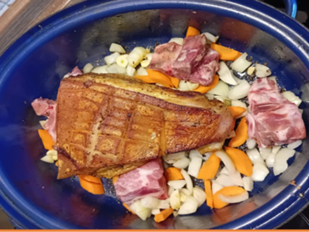 Rezept: Krusten-Schweinebraten mit Sauce, Erbsen-Möhren-Gemüse und Böhmischen Knödeln Bild Nr. 17609 Krusten-Schweinebraten mit Sauce, Erbsen-Möhren-Gemüse und Böhmischen Knödeln - Rezept - Bild Nr. 17609