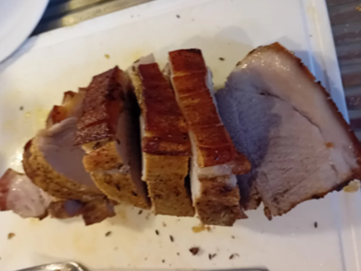 Rezept: Krusten-Schweinebraten mit Sauce, Erbsen-Möhren-Gemüse und Böhmischen Knödeln Bild Nr. 17611 Krusten-Schweinebraten mit Sauce, Erbsen-Möhren-Gemüse und Böhmischen Knödeln - Rezept - Bild Nr. 17611