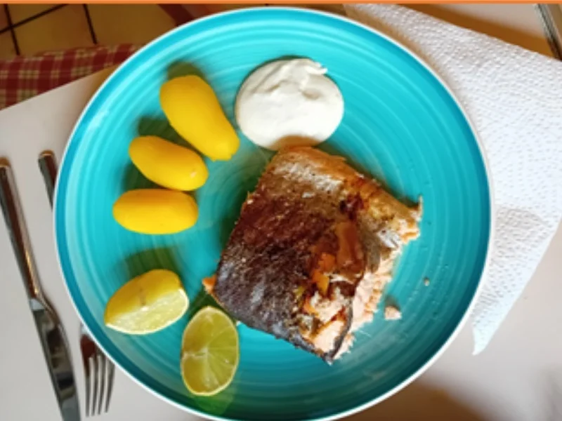 Lachsforelle aus dem Backofen mit Drillingen und Sahne-Meerrettich - Rezept - Bild Nr. 2