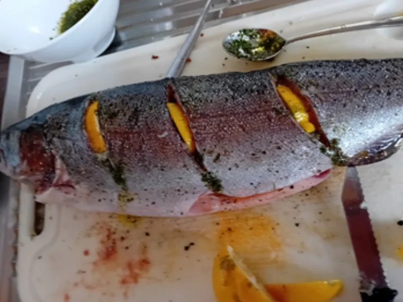 Lachsforelle aus dem Backofen mit Drillingen und Sahne-Meerrettich - Rezept - Bild Nr. 4