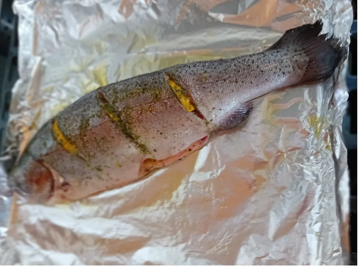 Lachsforelle aus dem Backofen mit Drillingen und Sahne-Meerrettich - Rezept - Bild Nr. 5