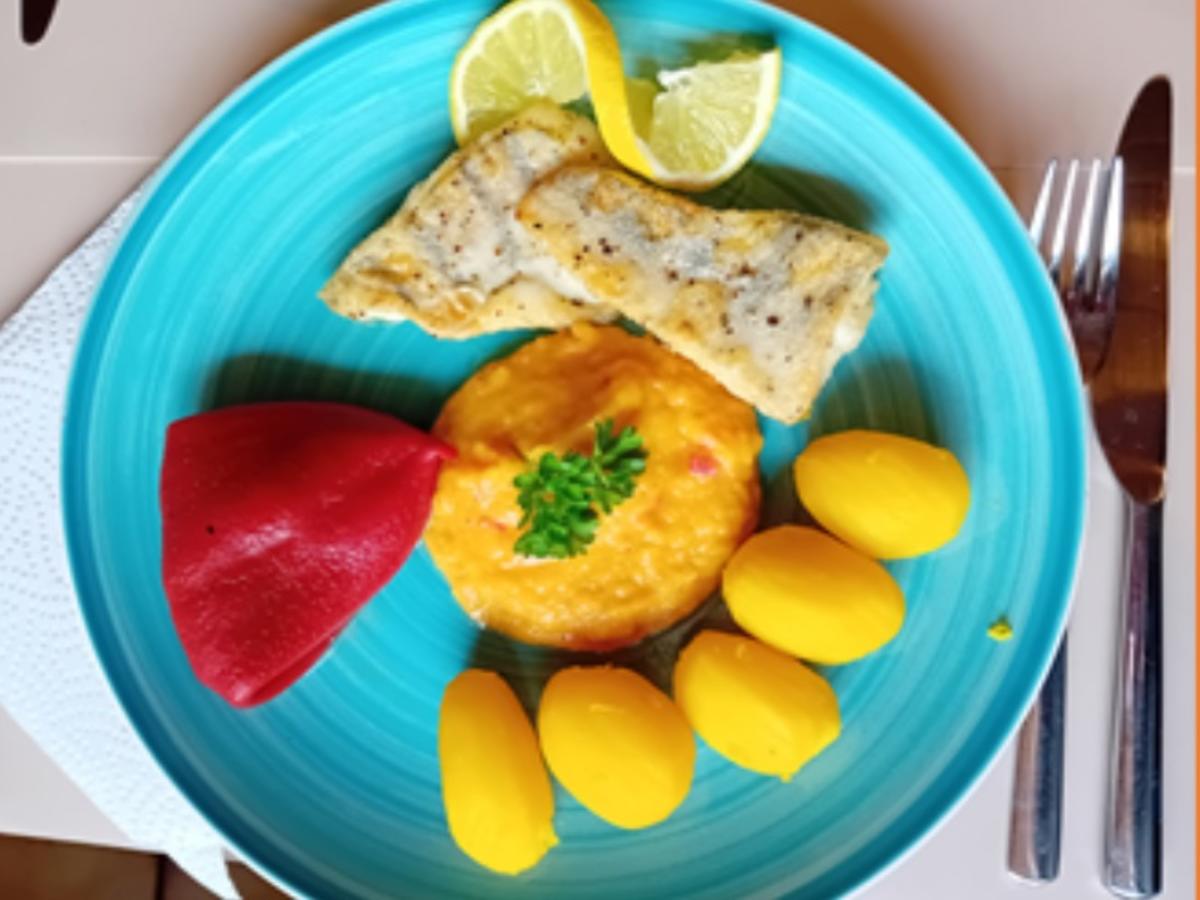 Rezept: Zanderfilet mit Kürbispüree, Drillingen und gerösteter Paprika Bild Nr. 17608 Zanderfilet mit Kürbispüree, Drillingen und gerösteter Paprika - Rezept - Bild Nr. 17608