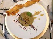 Zitronen-Minze-Erbsen-Cremesuppe mit gerösteten Pinienkernen - Rezept - Bild Nr. 2