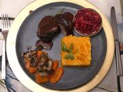 Rinderfilet im Kräutermantel, Süßkartoffelpüree, Gemüse und Rote-Bete-Salat - Rezept - Bild Nr. 17598