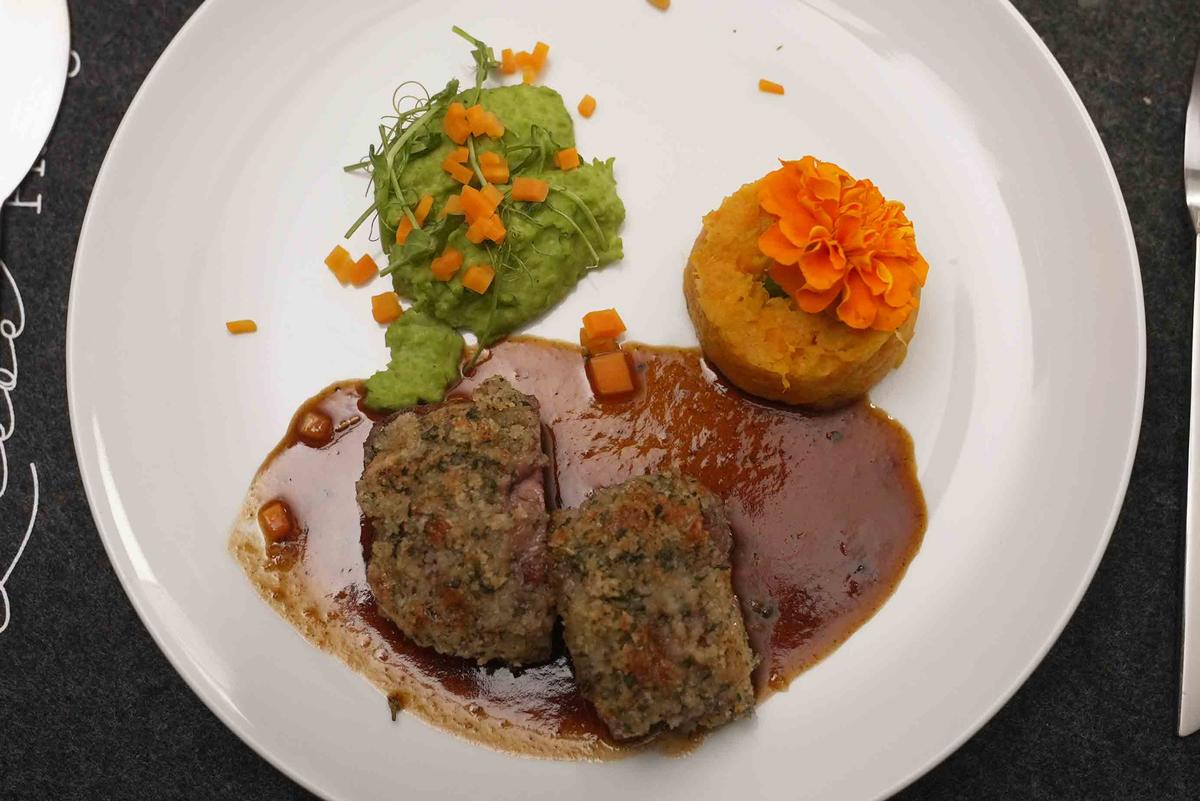 Lammrücken mit Süßkartoffel-Karottenstampf und Erbsenpüree - Rezept - Bild Nr. 17598