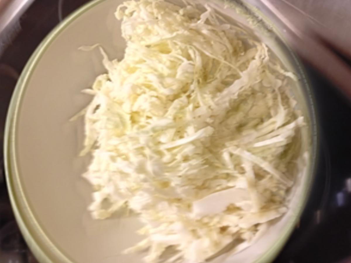 Weißkohl-Gemüse-Puffer mit pikanten Dip - Rezept - Bild Nr. 17601