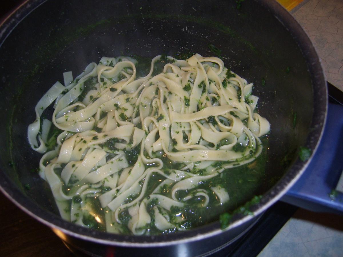 Rezept: Truthahnleber mit Spinatbandnudeln Bild Nr. 4 Truthahnleber mit Spinatbandnudeln - Rezept - Bild Nr. 4