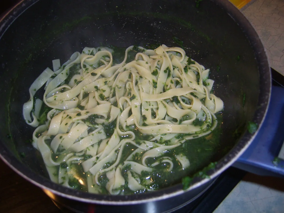 Rezept: Truthahnleber mit Spinatbandnudeln Bild Nr. 4 Truthahnleber mit Spinatbandnudeln - Rezept - Bild Nr. 4