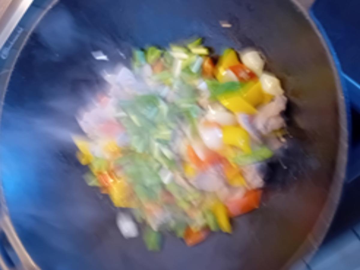 Zweimal gegartes Schweinefilet mit Paprika-Zwiebel-Gemüse und Basmatireis - Rezept - Bild Nr. 11