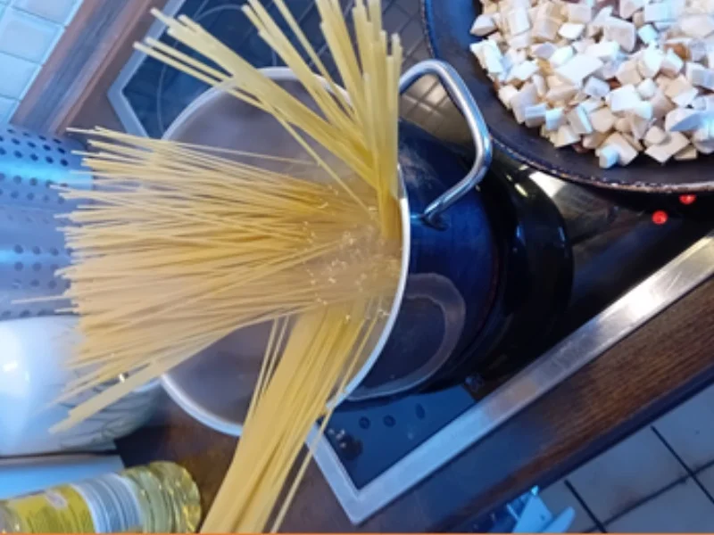 Spaghetti mit Steinpilz-Rahm-Sauce - Rezept - Bild Nr. 6
