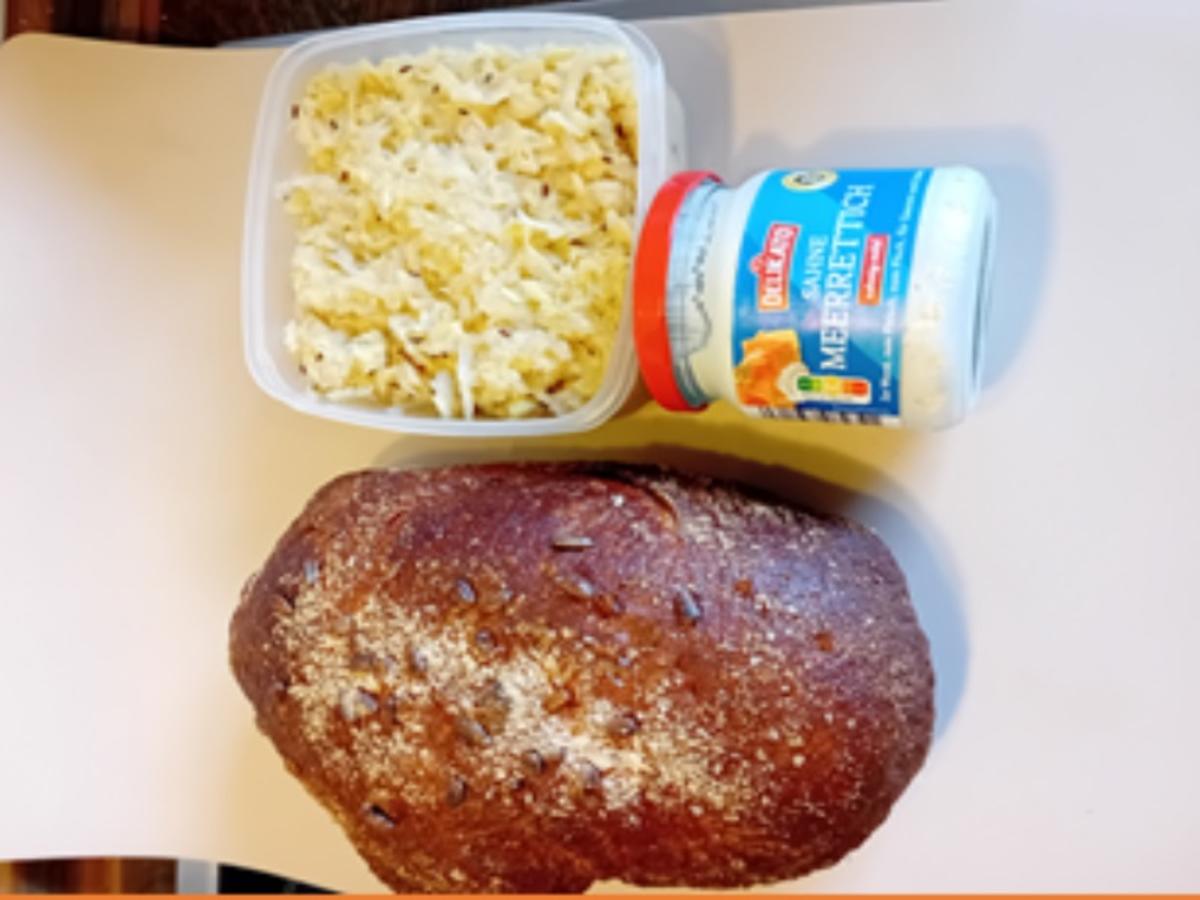 Schinken im Brotteig mit Kraut nach böhmischer Art und Sahne-Meerrettich - Rezept - Bild Nr. 3