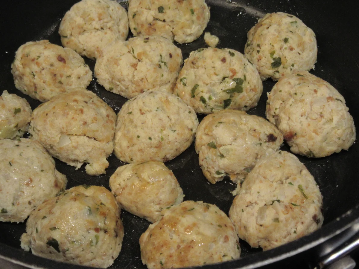 Geflügel: Hühnerklößchen - Rezept - Bild Nr. 17605