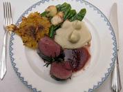 Hirschfilet mit Kartoffelrösti und Zuckerschoten mit Weinbergpfirsich - Rezept - Bild Nr. 17598