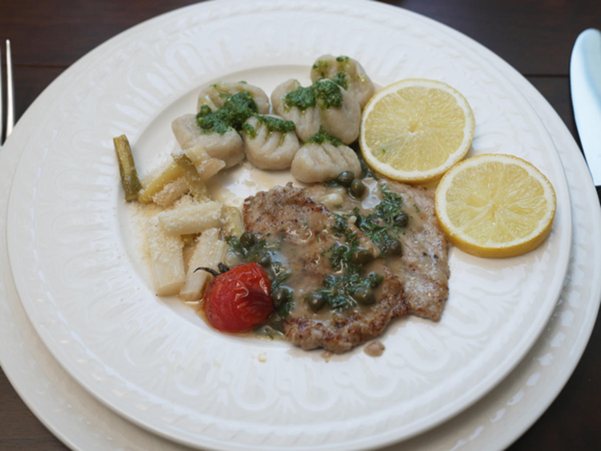 Rezept: Kalbsschnitzel in Kapern, Wermut, Zitronensauce an selbstgemachten Gnocchi di patate Bild Nr. 2 Kalbsschnitzel in Kapern, Wermut, Zitronensauce an selbstgemachten Gnocchi di patate - Rezept - Bild Nr. 2