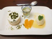 Rezept: Zitronen-Tiramisu mit Pistazienkernen, Zitroneneis mit Minze und eiskalter Limoncello Bild Nr. 2 Zitronen-Tiramisu mit Pistazienkernen, Zitroneneis mit Minze und eiskalter Limoncello - Rezept - Bild Nr. 2