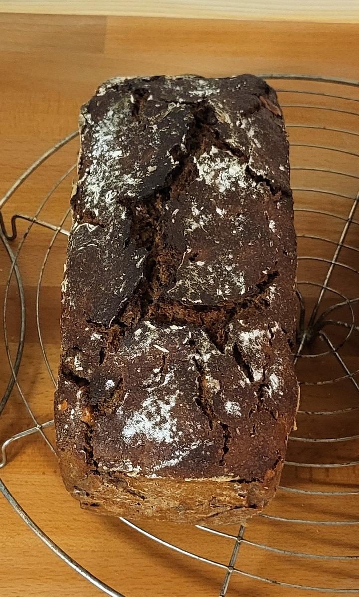 Rezept: Schwarzbrot mit Walnuss Bild Nr. 17598 Schwarzbrot mit Walnuss - Rezept - Bild Nr. 17598