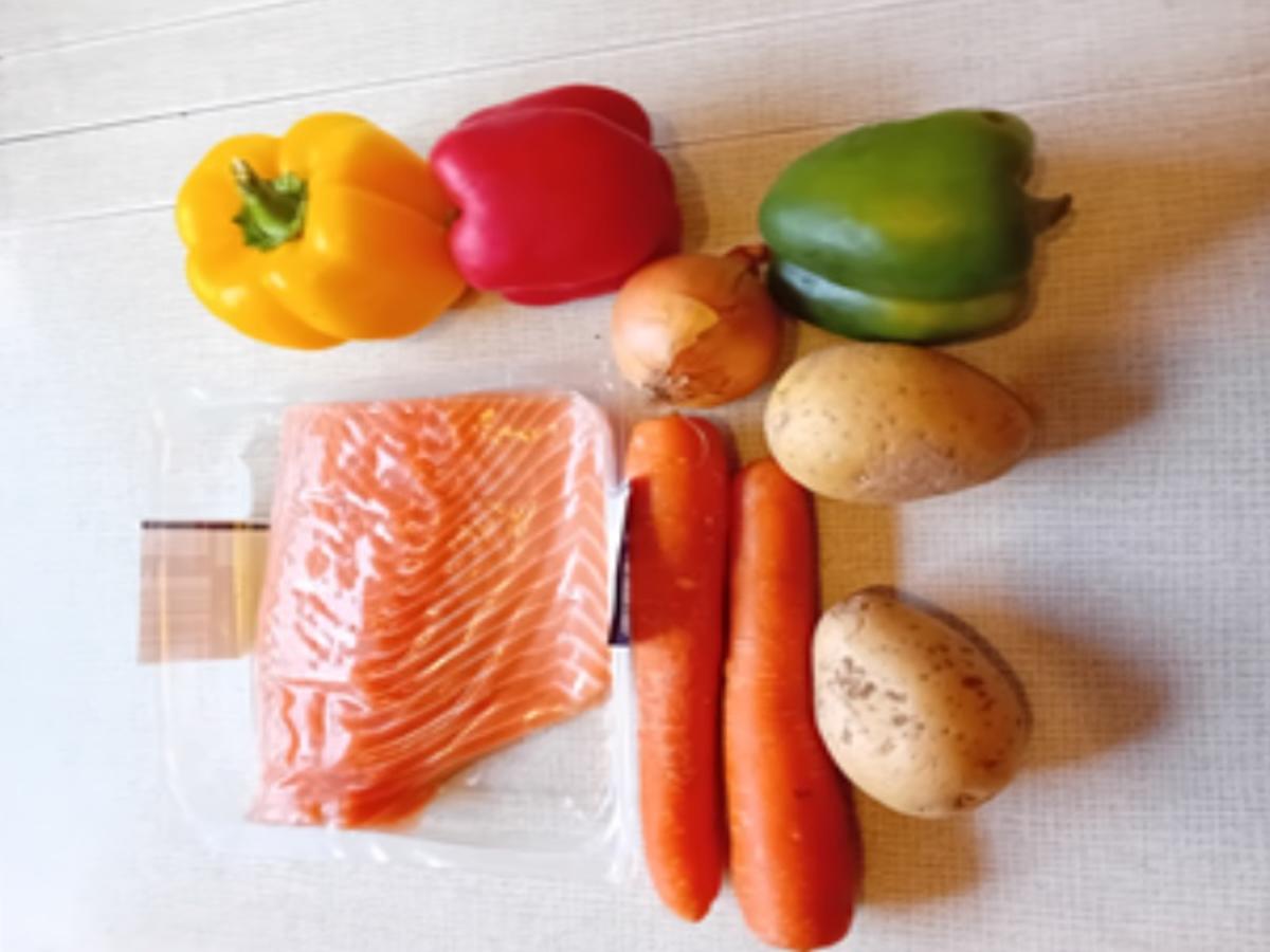 Lachsfilet mit Paprika-Schmorgemüse und Möhren-Kartoffel-Stampf - Rezept - Bild Nr. 17599