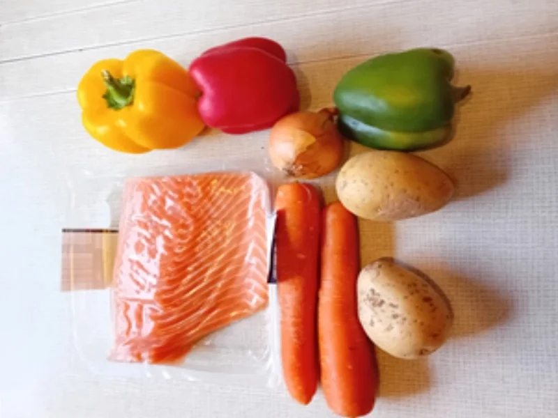 Rezept: Lachsfilet mit Paprika-Schmorgemüse und Möhren-Kartoffel-Stampf Bild Nr. 17599 Lachsfilet mit Paprika-Schmorgemüse und Möhren-Kartoffel-Stampf - Rezept - Bild Nr. 17599